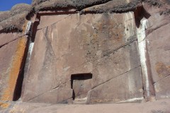 Edificio-Rupestre-Porta-Dimensionale-Megaliti-Aramu-Muru-Puno-Perù-5