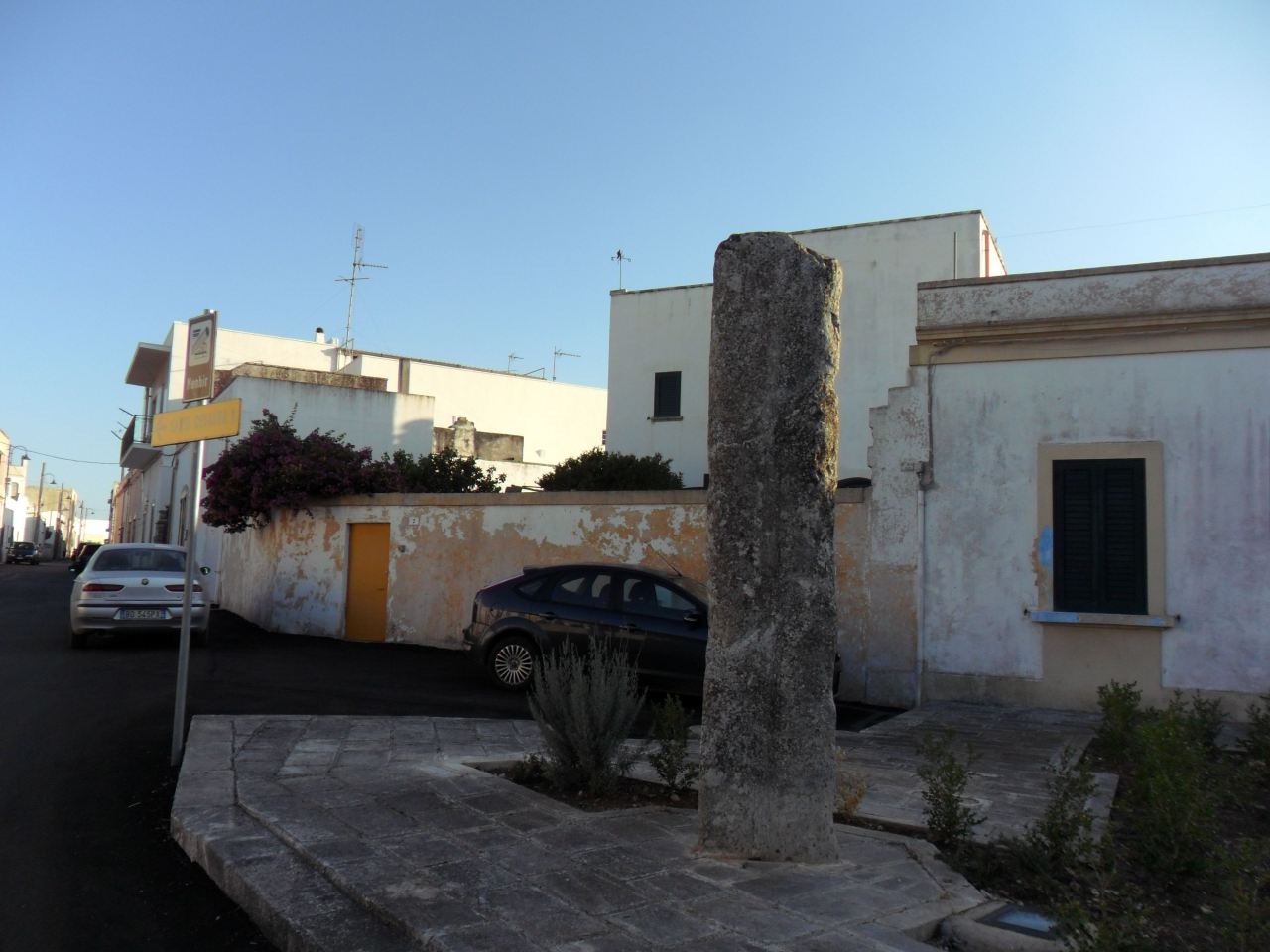 Menhir-Croce-Minervino-Megaliti-Salento-Lecce-Puglia-Italia-2
