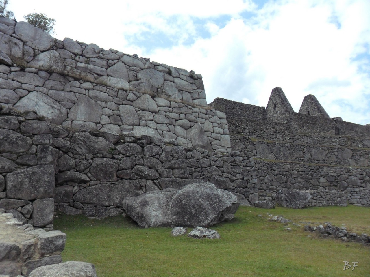 Mura-Poligonali-Incisioni-Altari-Edifici-Rupestri-Megaliti-Machu-Picchu-Aguas-Calientes-Urubamba-Cusco-Perù-126