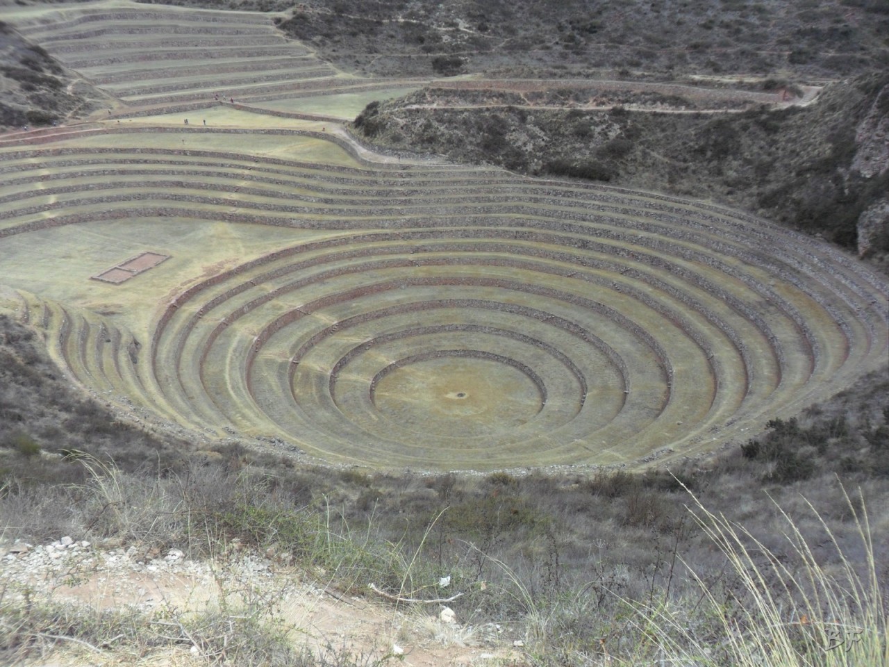 Terrazze-Circolari-Megaliti-Moray-Saline-Maras-Cusco-Perù-2