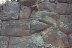 Mura-Poligonali-Megaliti-Altari-Rupestri-Pisac-Cusco-Perù-26