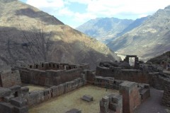 Mura-Poligonali-Megaliti-Altari-Rupestri-Pisac-Cusco-Perù-42