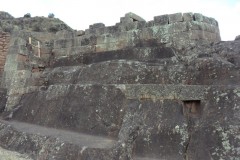 Mura-Poligonali-Megaliti-Altari-Rupestri-Pisac-Cusco-Perù-72