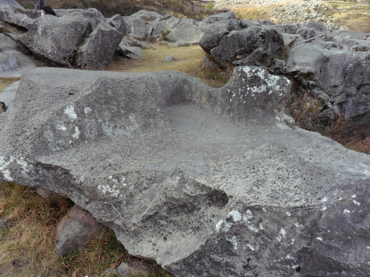 Qenqo-Chico-Altari-Mura-Poligonali-Megaliti-Cusco-Perù-1