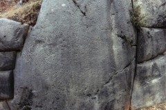 Qenqo-Chico-Altari-Mura-Poligonali-Megaliti-Cusco-Perù-10