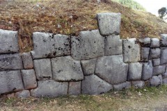 Qenqo-Chico-Altari-Mura-Poligonali-Megaliti-Cusco-Perù-15