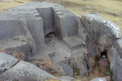 Qenqo-Chico-Altari-Mura-Poligonali-Megaliti-Cusco-Perù-3