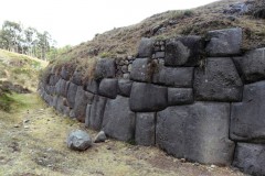 Qenqo-Chico-Altari-Mura-Poligonali-Megaliti-Cusco-Perù-9