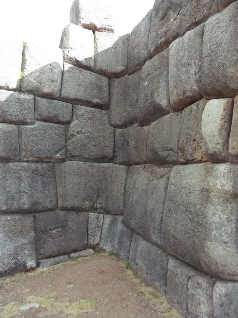 Sacsayhuamán-Mura-Megalitiche-Poligonali-Cusco-Peru-16