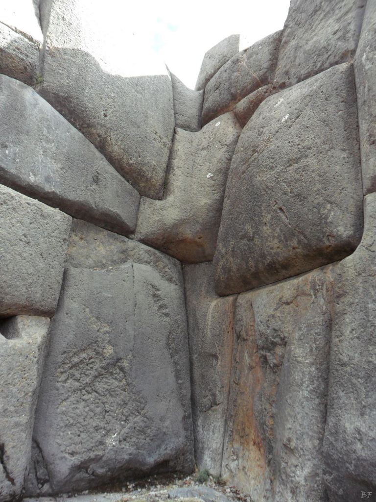 Sacsayhuamán-Mura-Megalitiche-Poligonali-Cusco-Peru-28