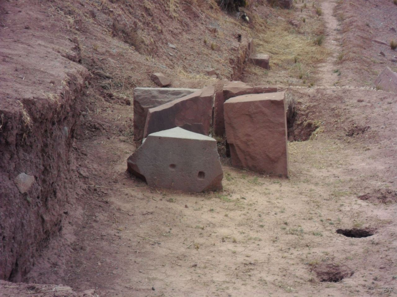 Sito-Megalitico-Piramide-Akapana-Kalasasaya-Menhir-Tiahuanaco-Bolivia-113